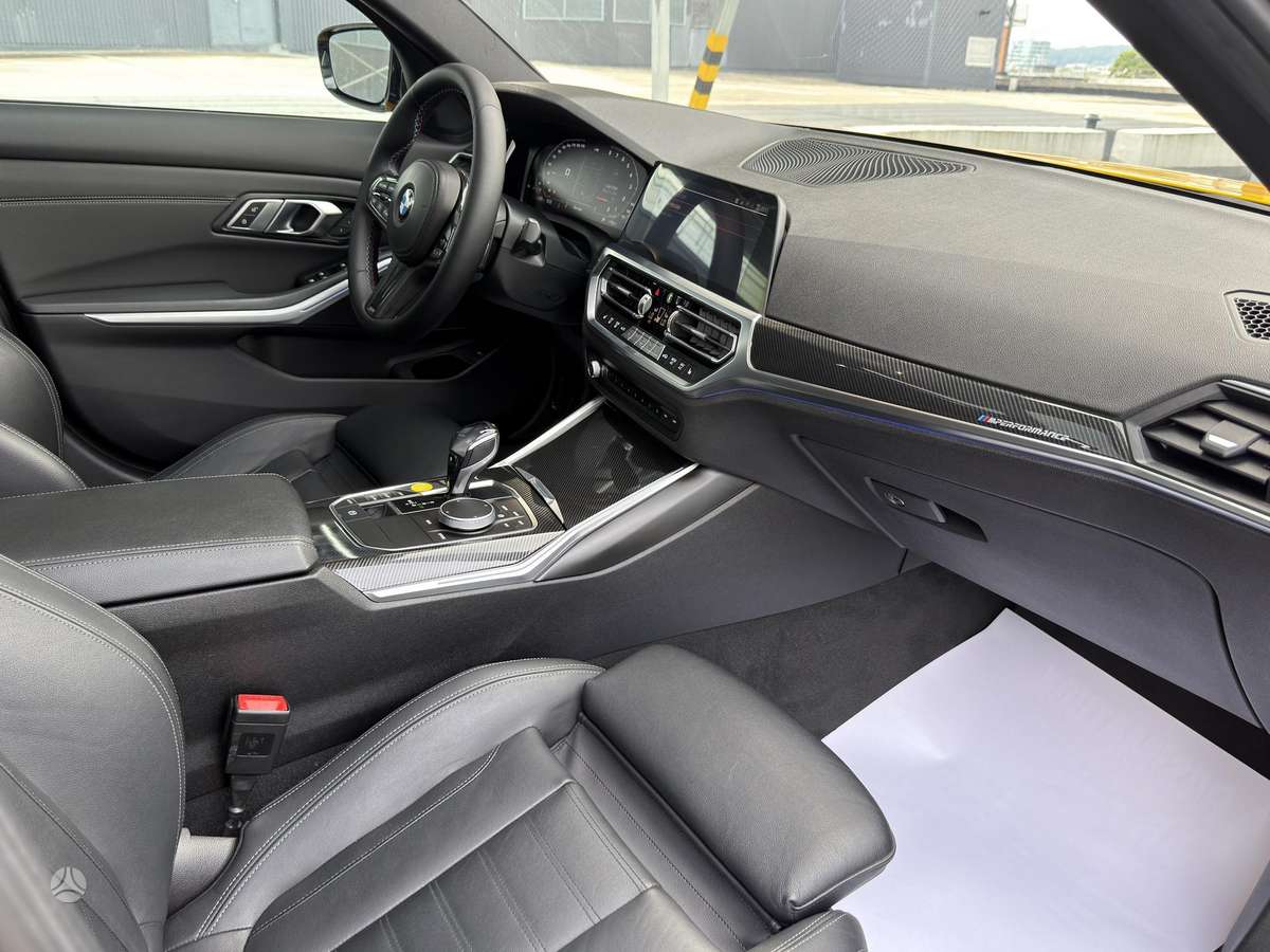 BMW 330, 2.0 l., Седан
