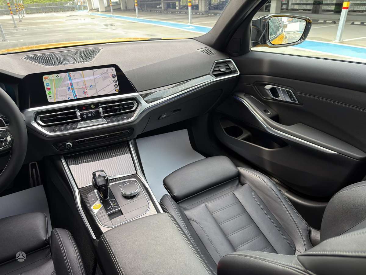 BMW 330, 2.0 l., Седан