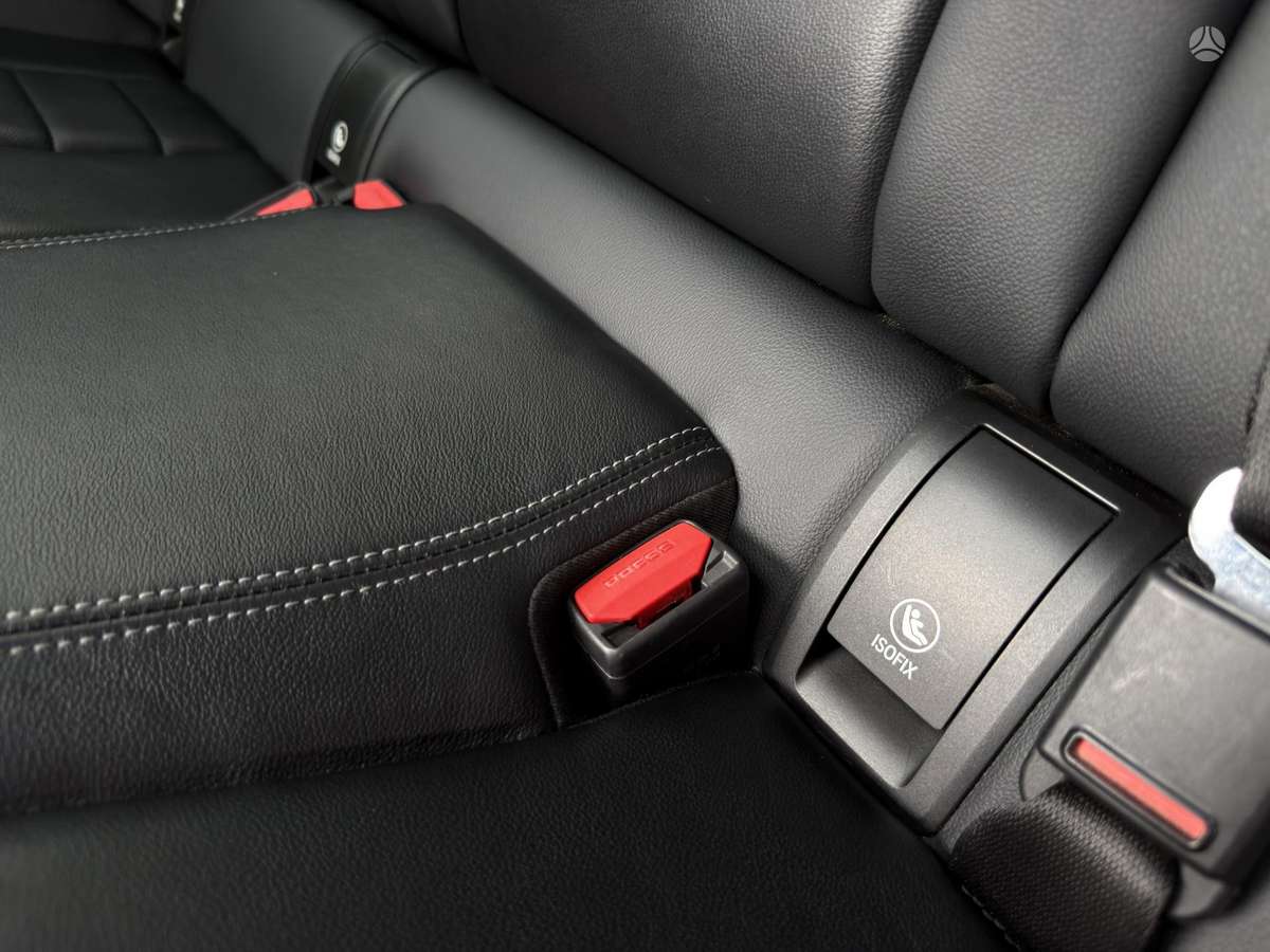 BMW 330, 2.0 l., Седан