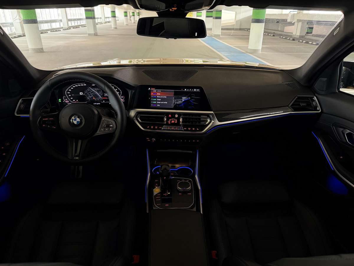 BMW 330, 2.0 l., Седан