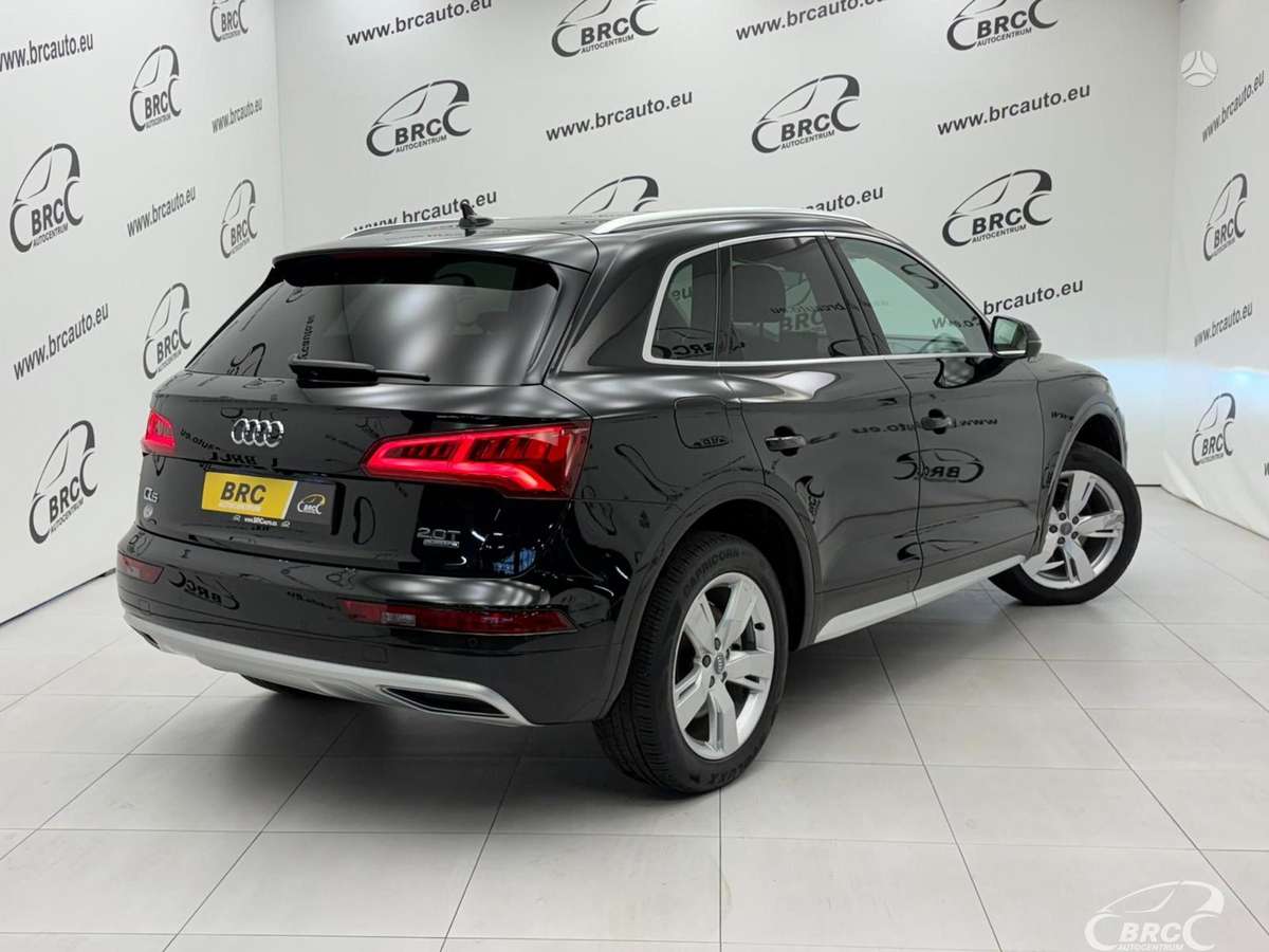 Audi Q5, 2.0 l., off-road / crossover