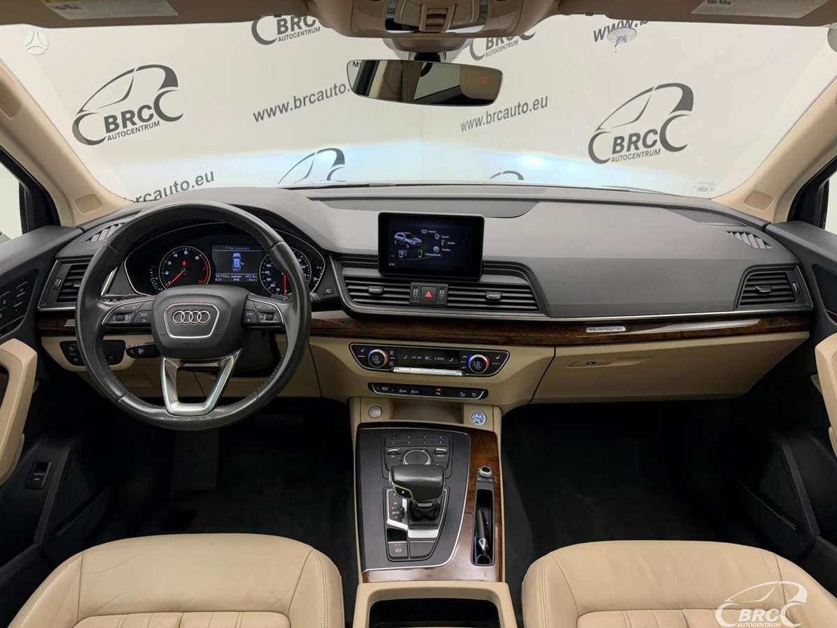 Audi Q5, 2.0 l., off-road / crossover