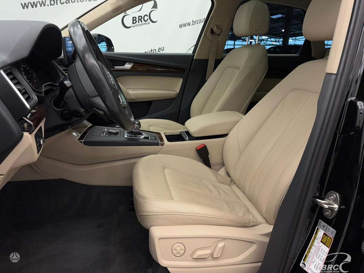 Audi Q5, 2.0 l., off-road / crossover
