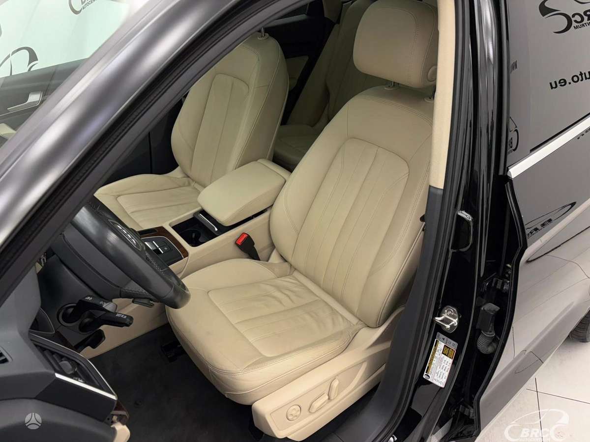 Audi Q5, 2.0 l., off-road / crossover