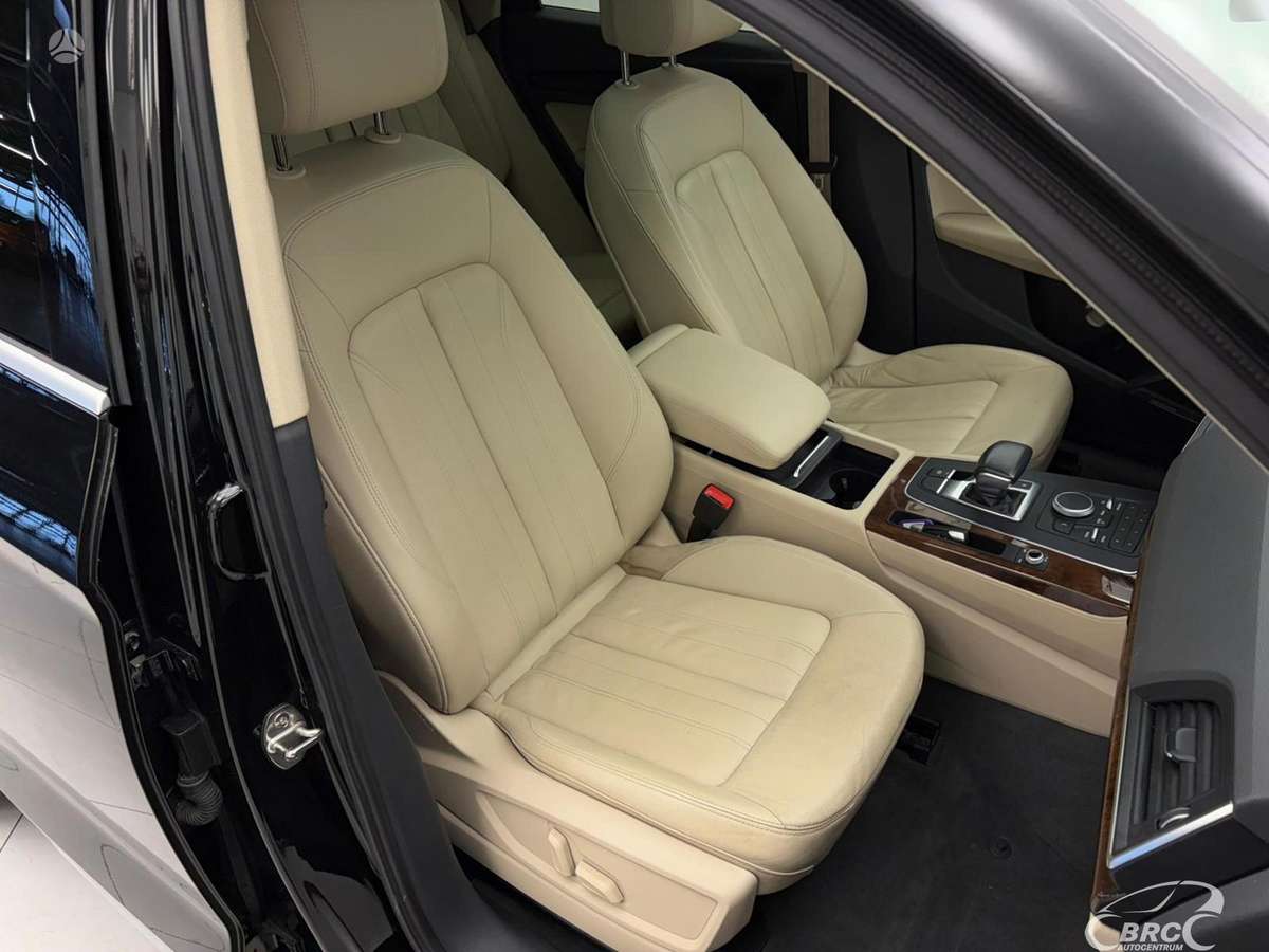 Audi Q5, 2.0 l., off-road / crossover