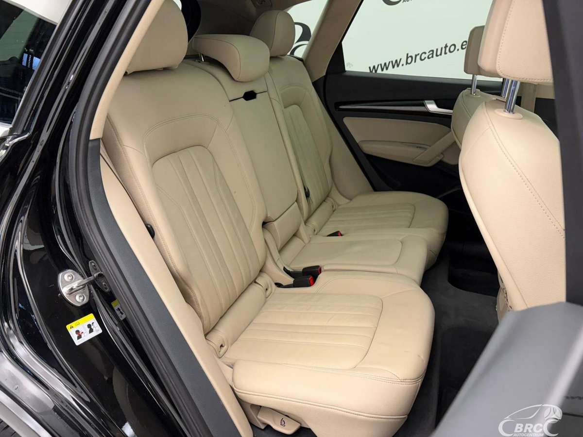 Audi Q5, 2.0 l., off-road / crossover