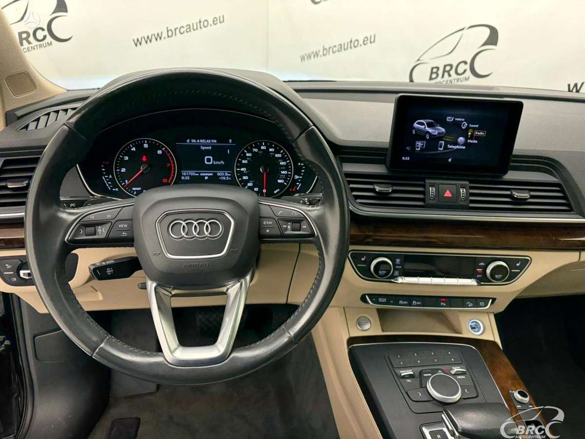 Audi Q5, 2.0 l., off-road / crossover