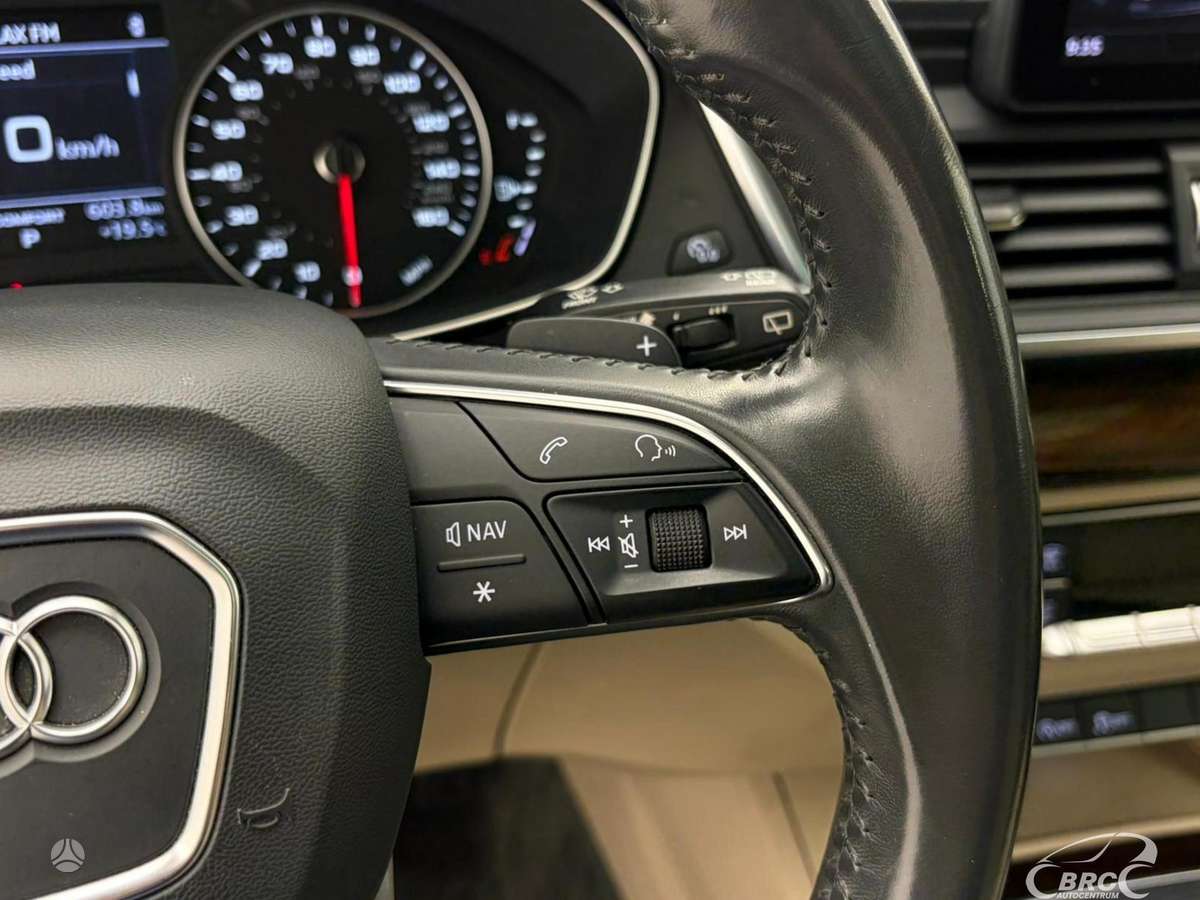 Audi Q5, 2.0 l., off-road / crossover