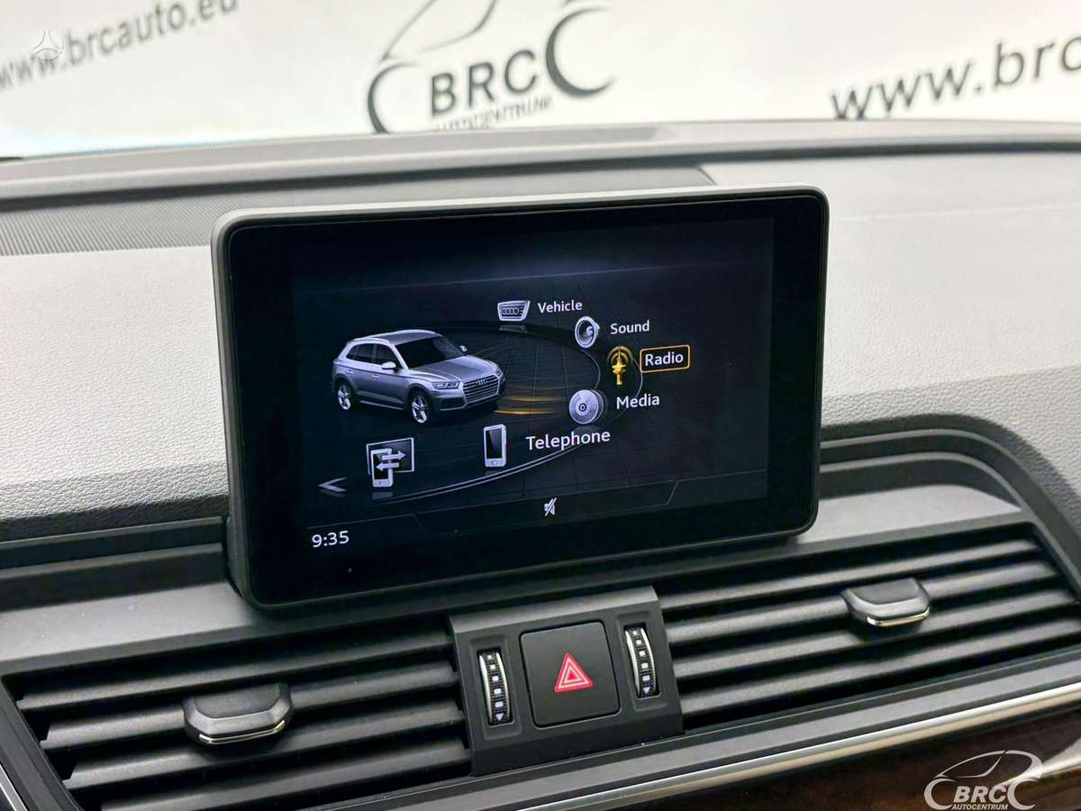 Audi Q5, 2.0 l., off-road / crossover