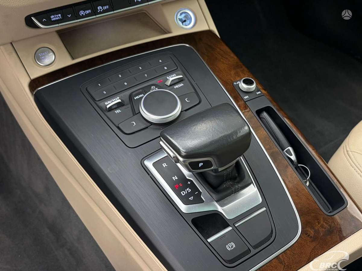 Audi Q5, 2.0 l., off-road / crossover