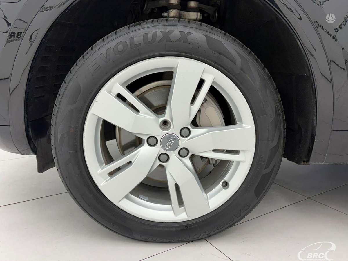 Audi Q5, 2.0 l., off-road / crossover