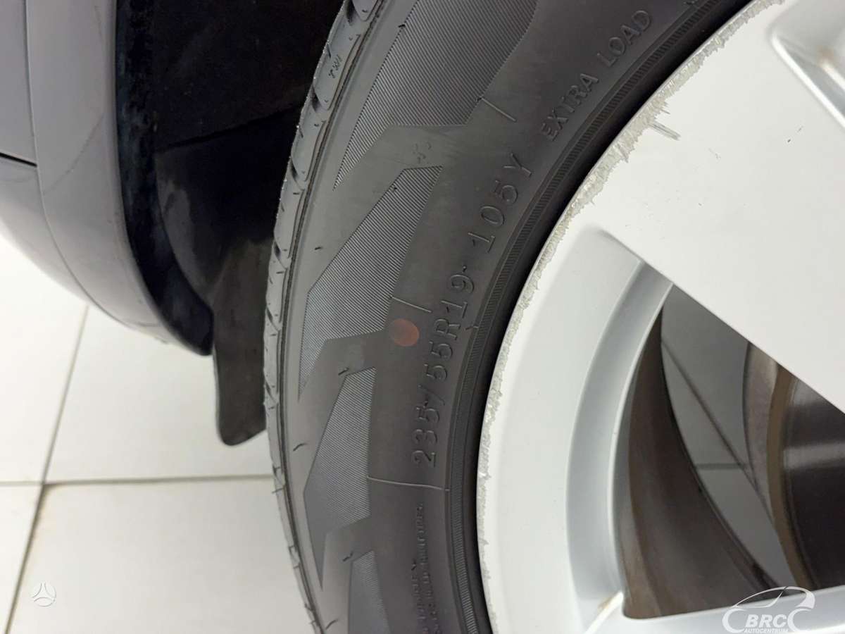 Audi Q5, 2.0 l., off-road / crossover