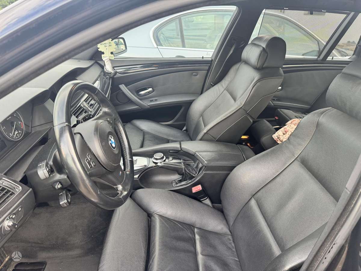 BMW 530, universalas