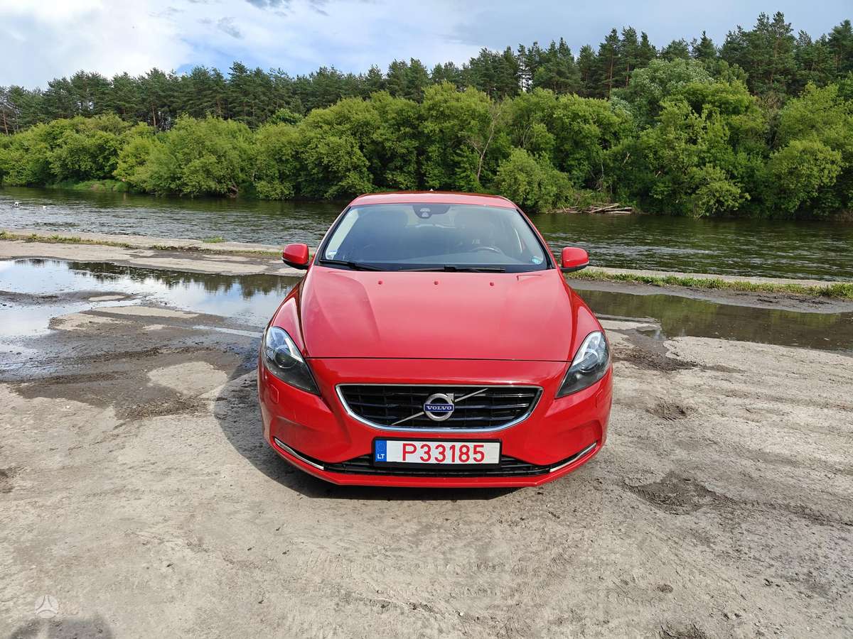 Volvo V40, 2.0 l., hatchback