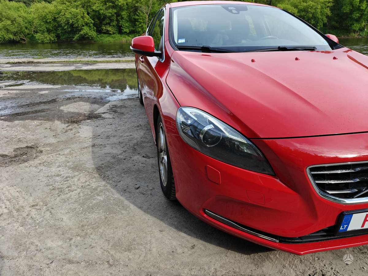 Volvo V40, 2.0 l., hatchback