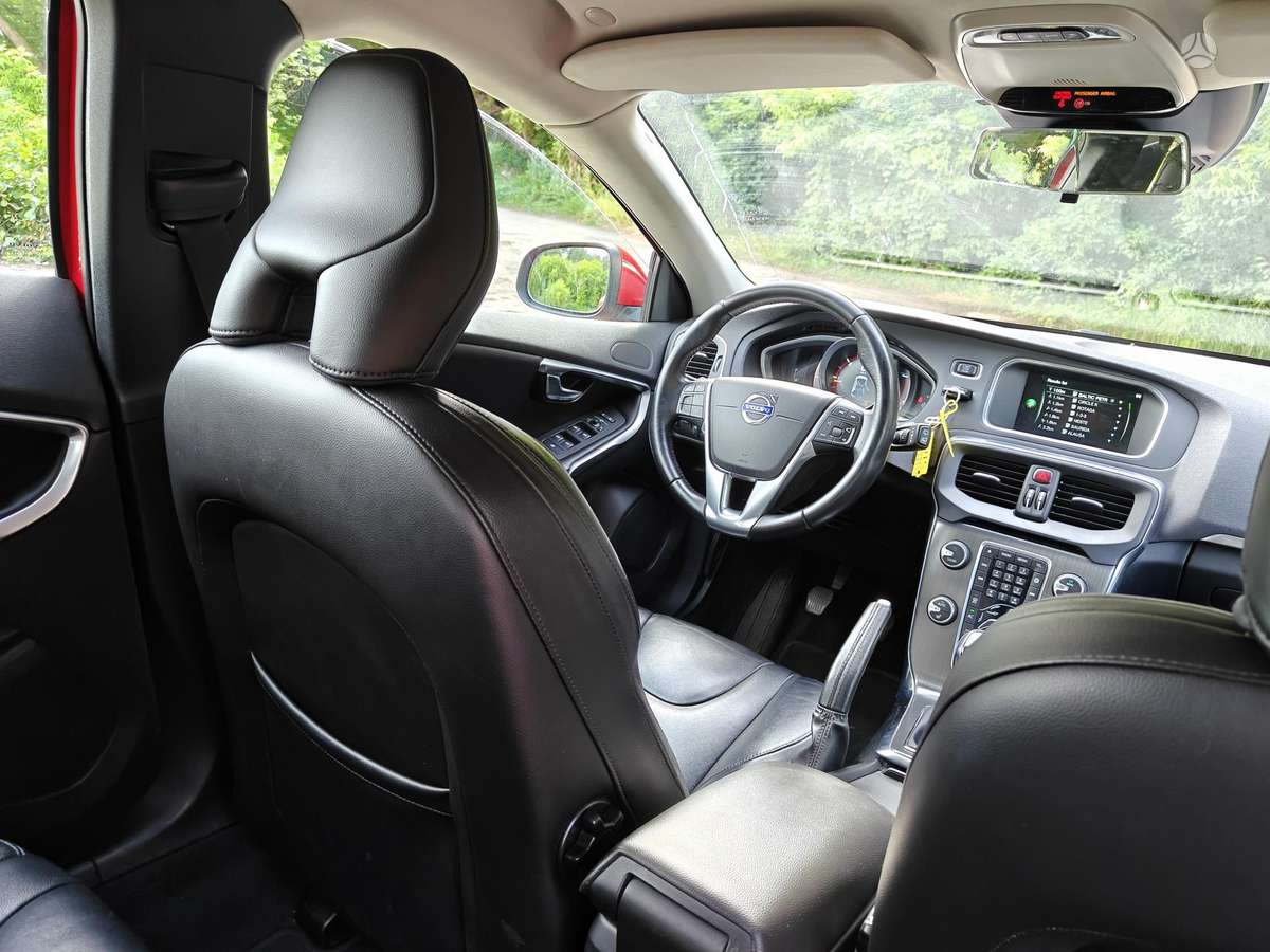 Volvo V40, 2.0 l., hatchback