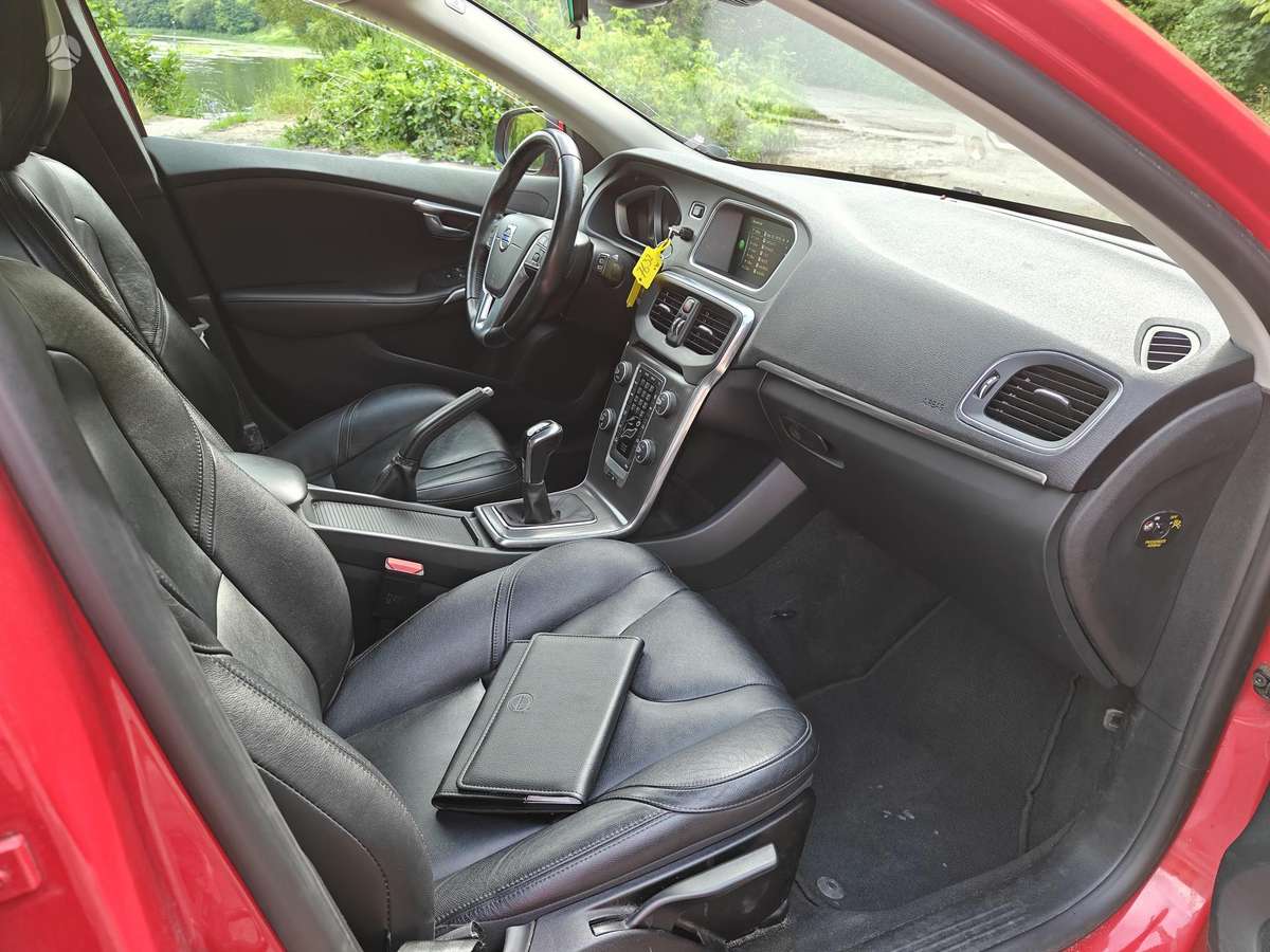 Volvo V40, 2.0 l., hatchback