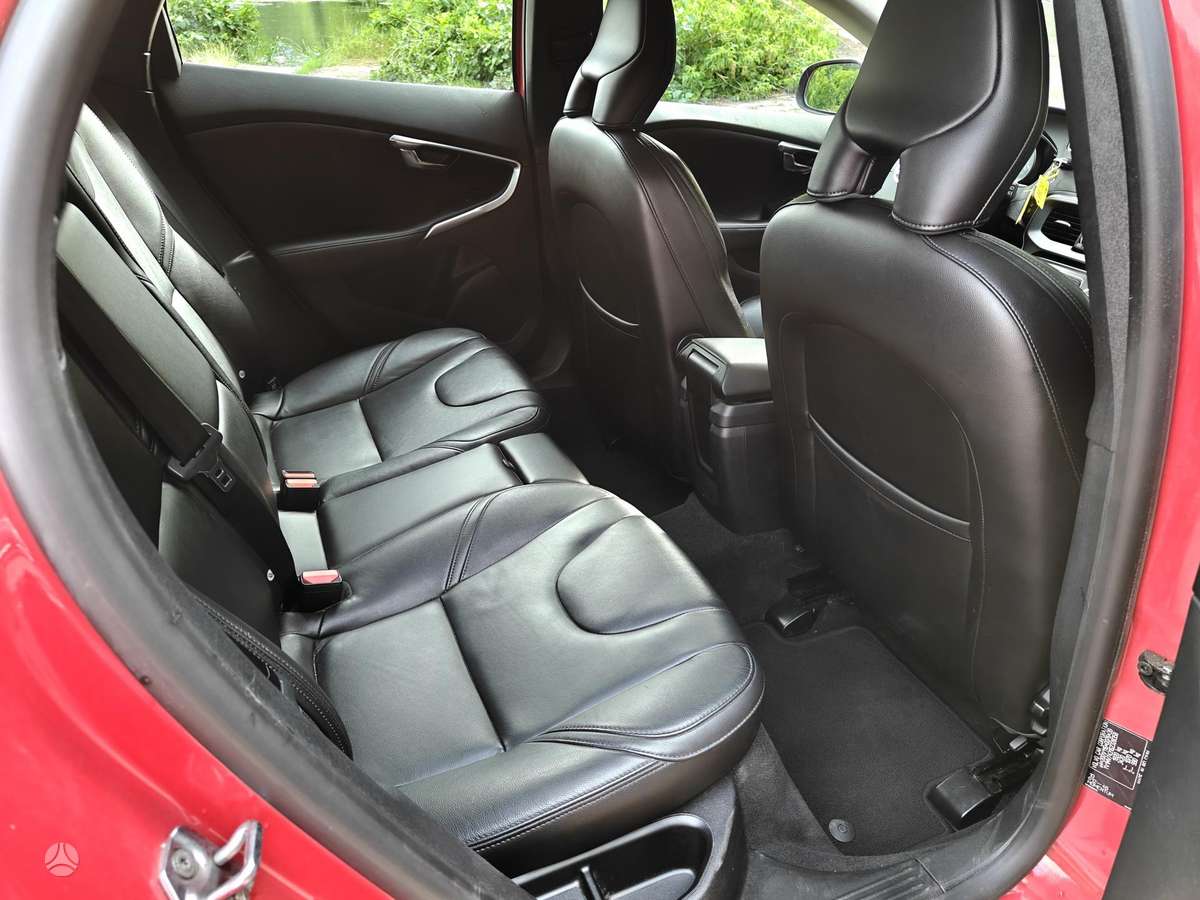 Volvo V40, 2.0 l., hatchback