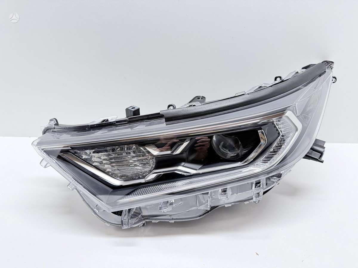 Toyota RAV4 фары