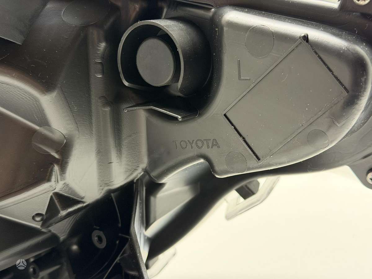 Toyota RAV4 žibintai