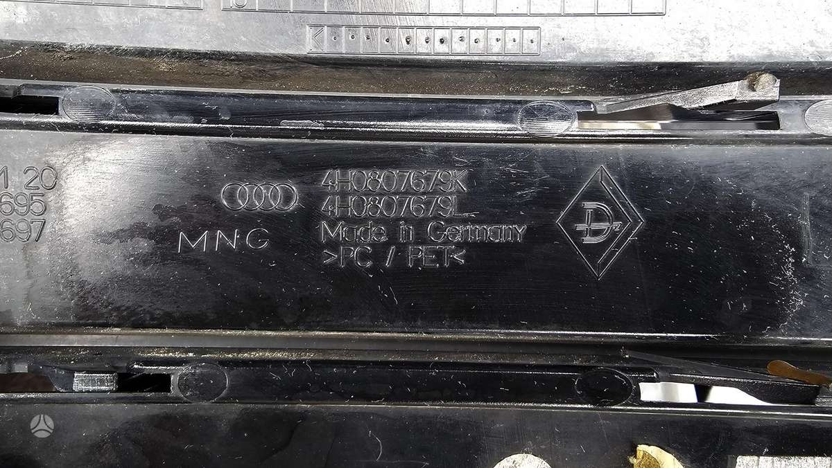 Audi A8 žibintai
