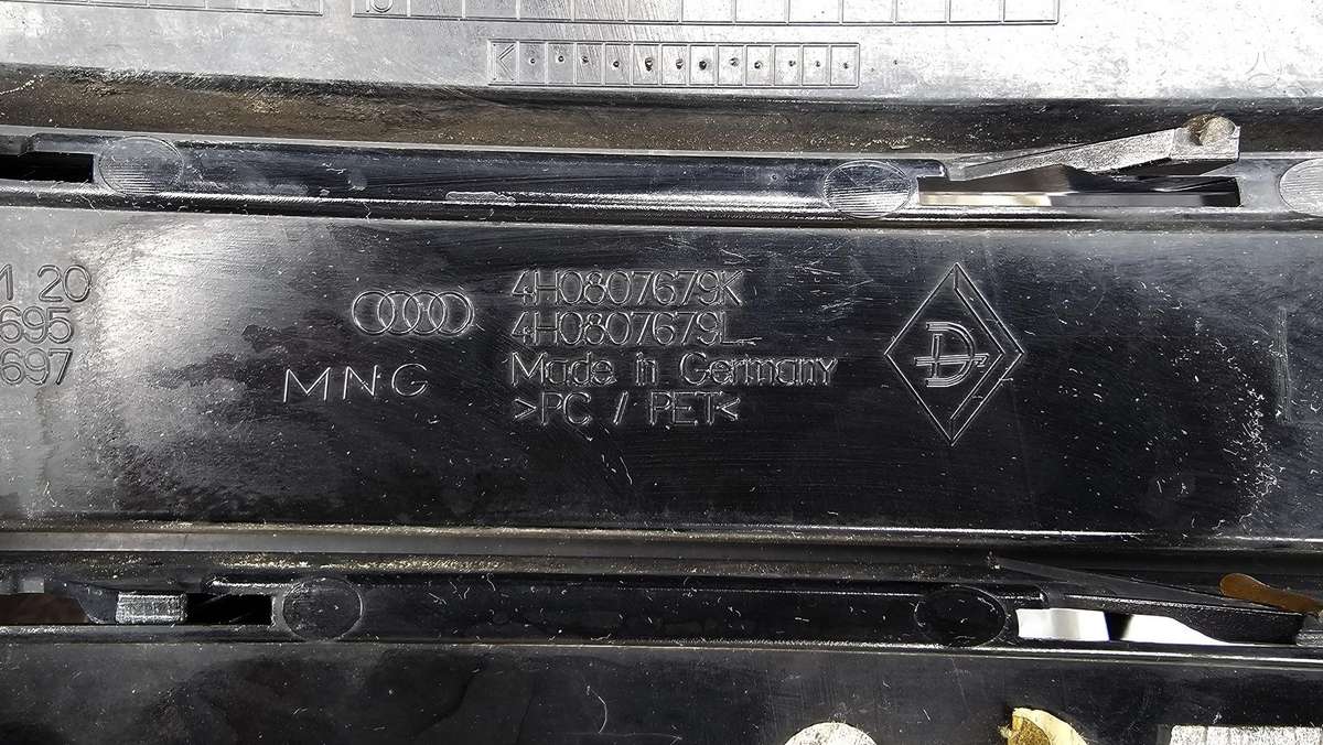 Audi A8 žibintai
