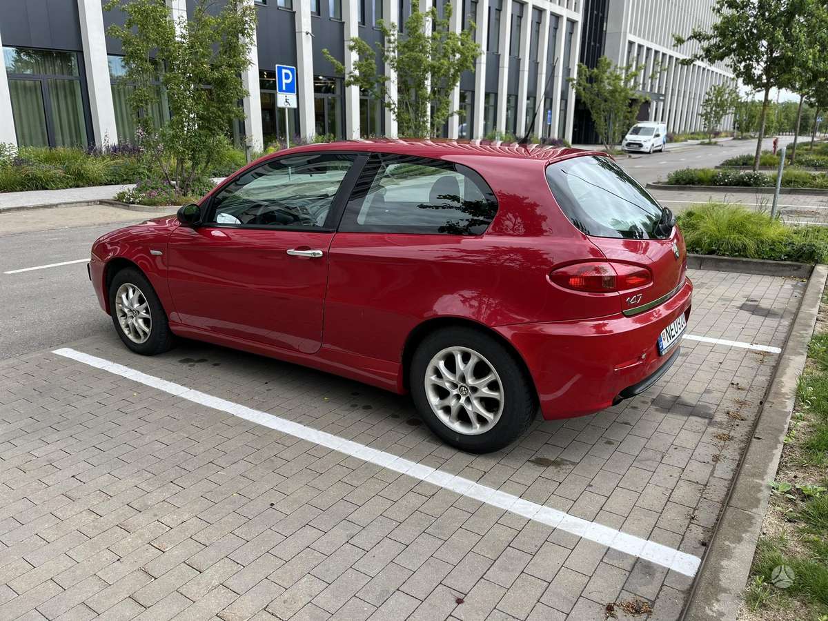 Alfa Romeo 147, 1.6 l., hatchback