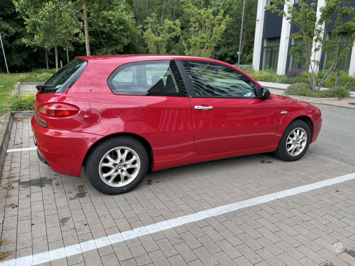 Alfa Romeo 147, 1.6 l., hatchback