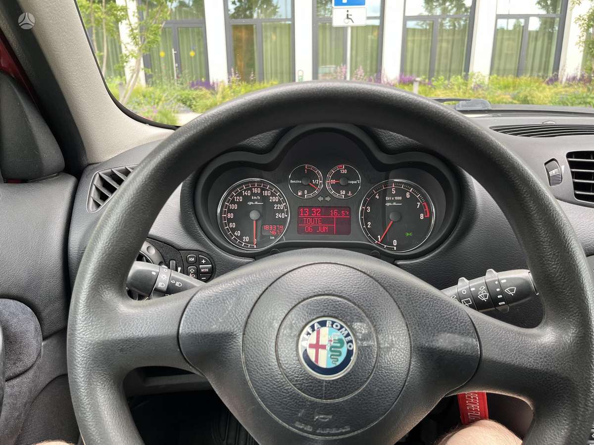 Alfa Romeo 147, 1.6 l., hatchback