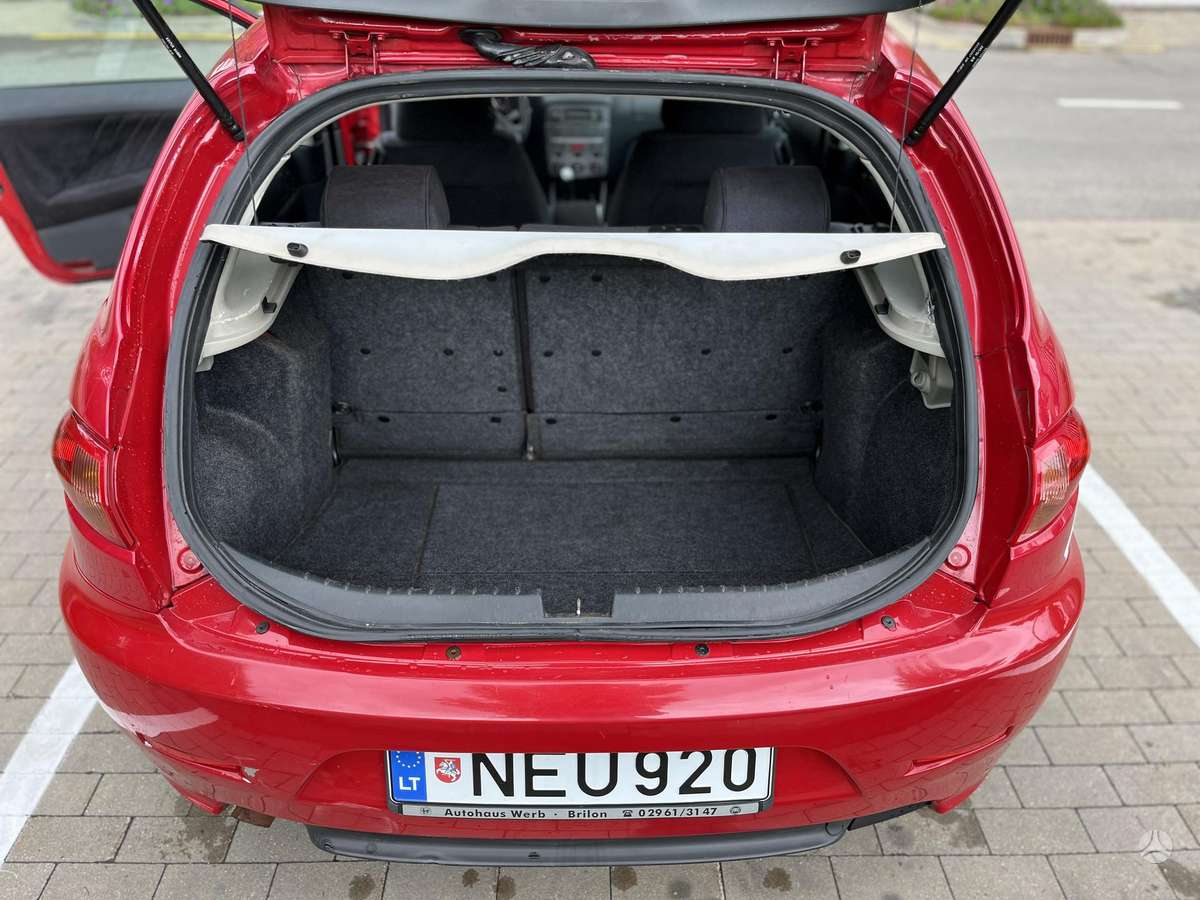 Alfa Romeo 147, 1.6 l., hatchback
