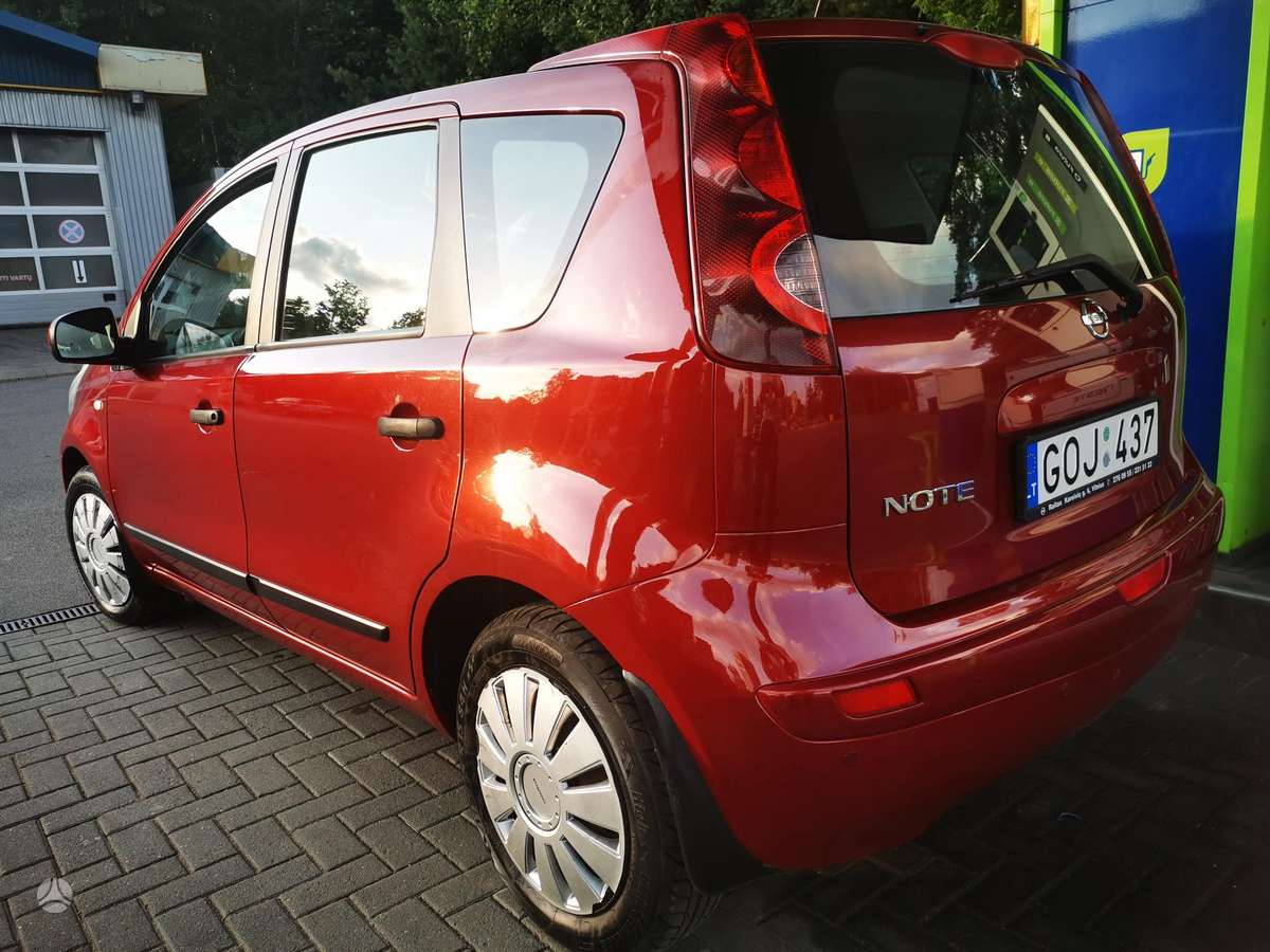 Nissan Note, 1.6 l., hatchback