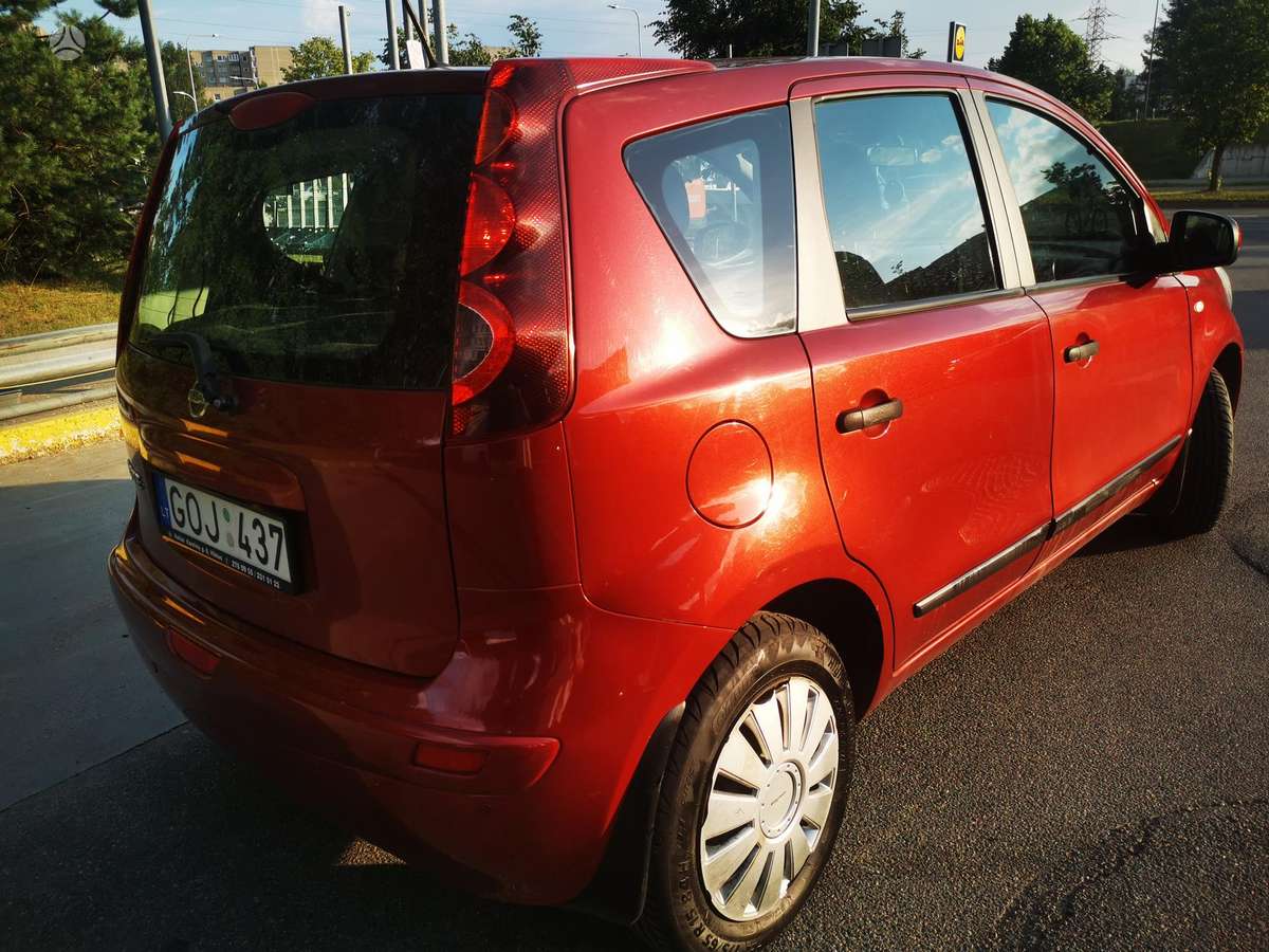 Nissan Note, 1.6 l., hatchback