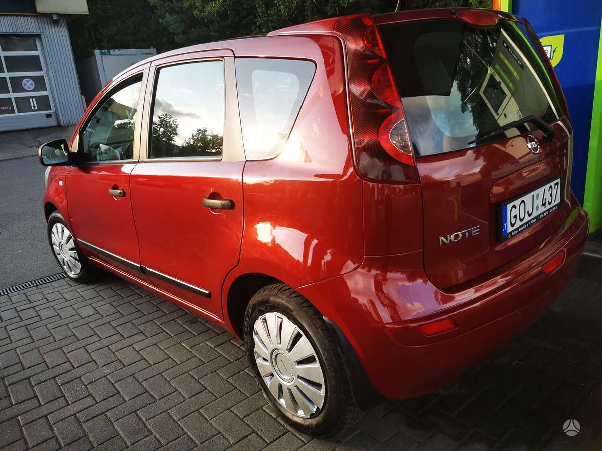Nissan Note, 1.6 l., hatchback
