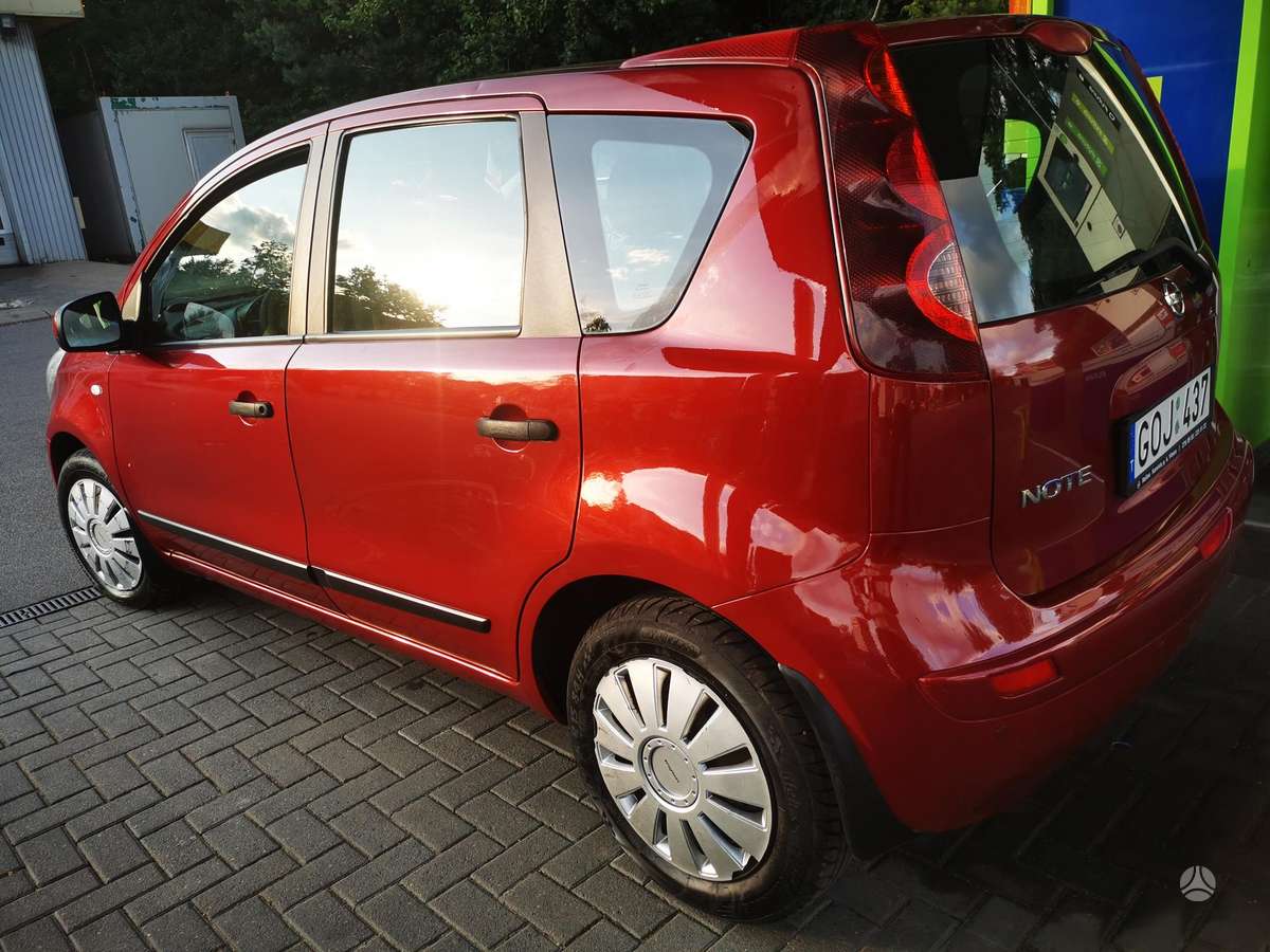 Nissan Note, 1.6 l., hatchback