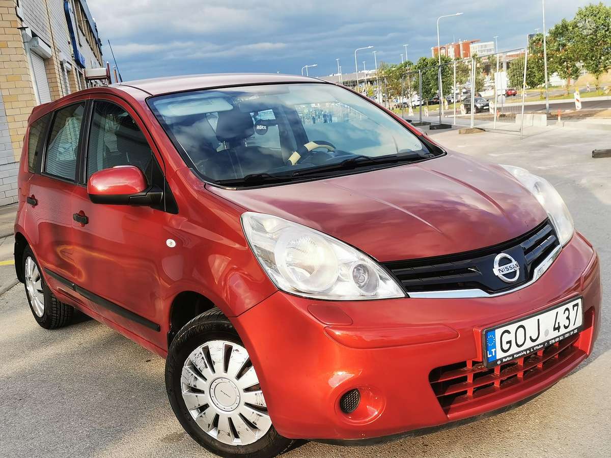 Nissan Note, 1.6 l., hatchback