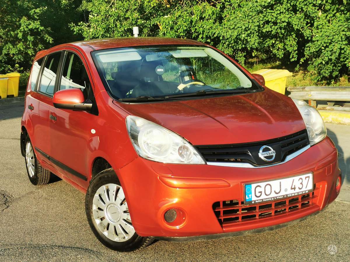 Nissan Note, 1.6 l., hatchback