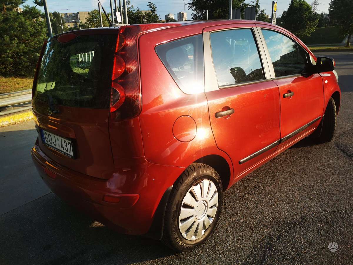 Nissan Note, 1.6 l., hatchback