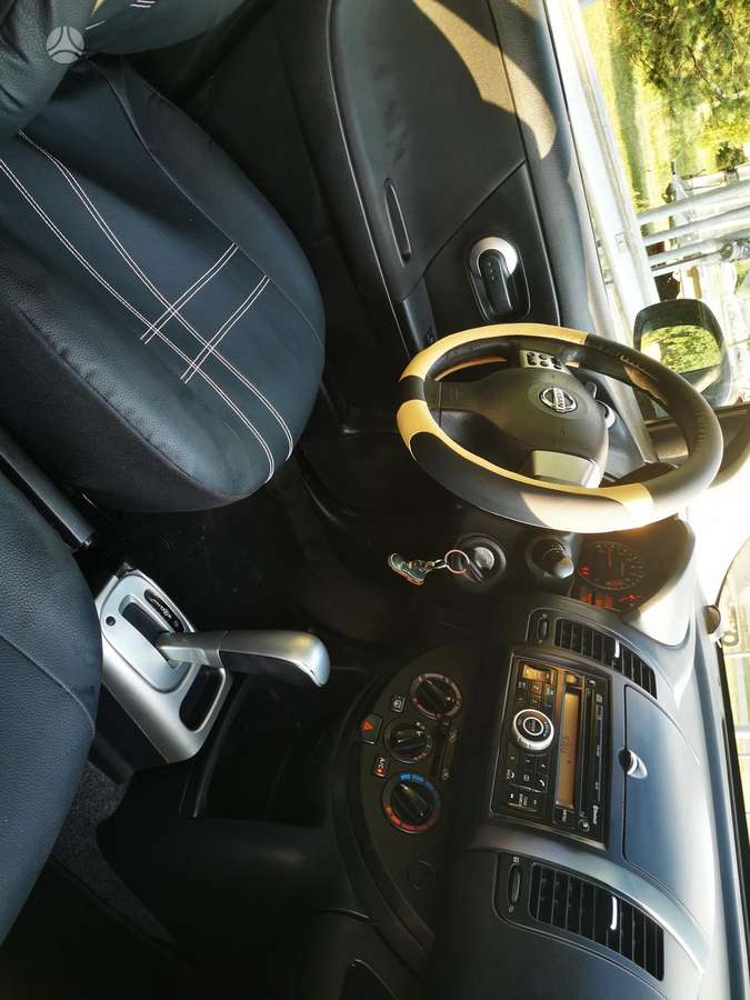 Nissan Note, 1.6 l., hatchback