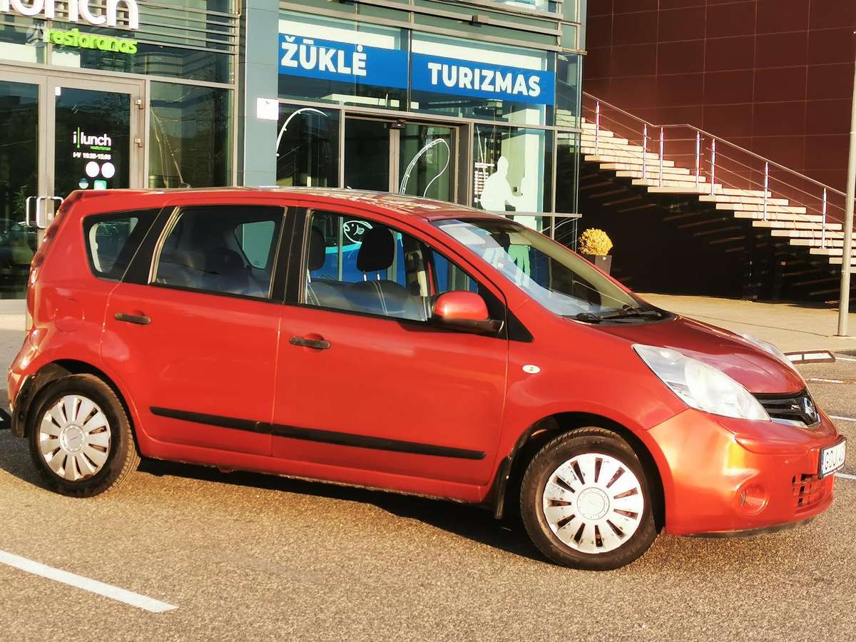 Nissan Note, 1.6 l., hatchback