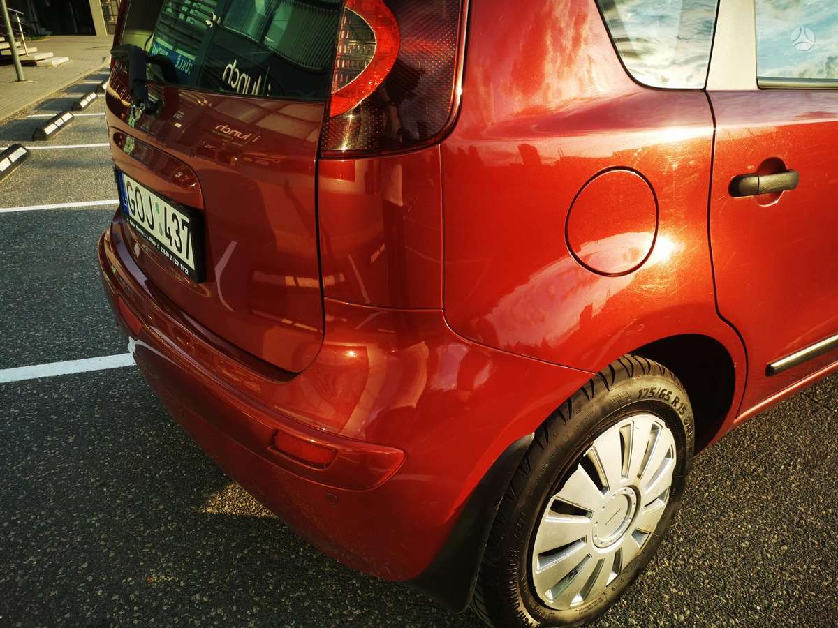 Nissan Note, 1.6 l., hatchback