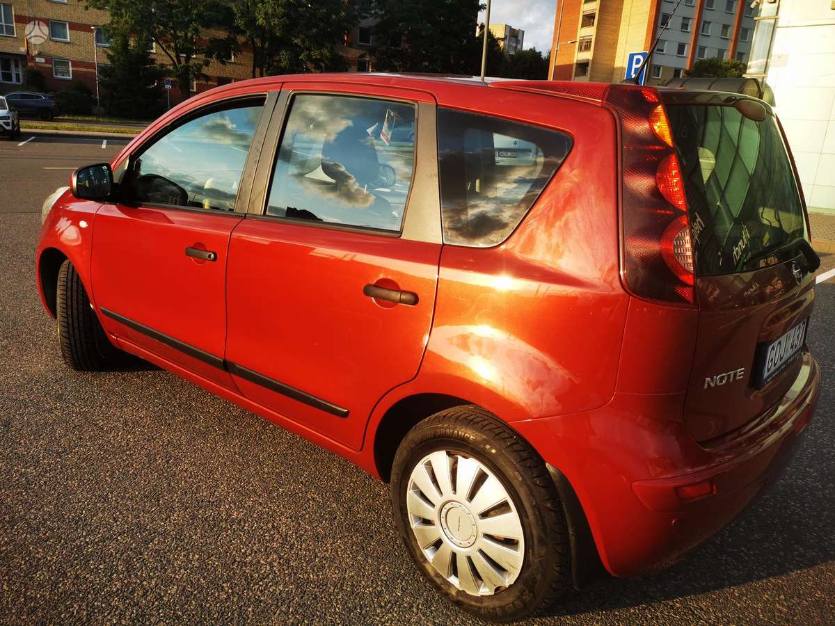 Nissan Note, 1.6 l., hatchback