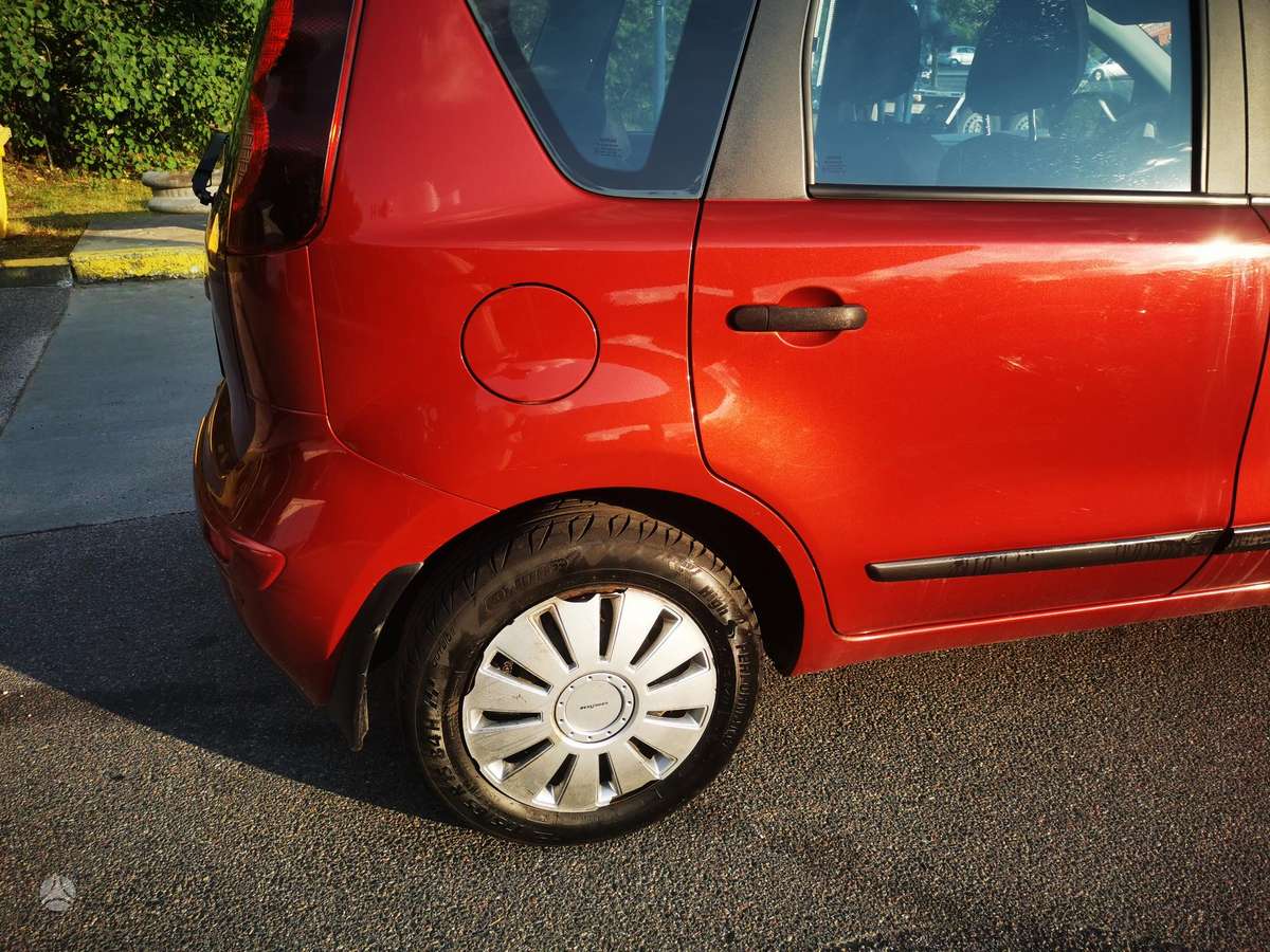 Nissan Note, 1.6 l., hatchback