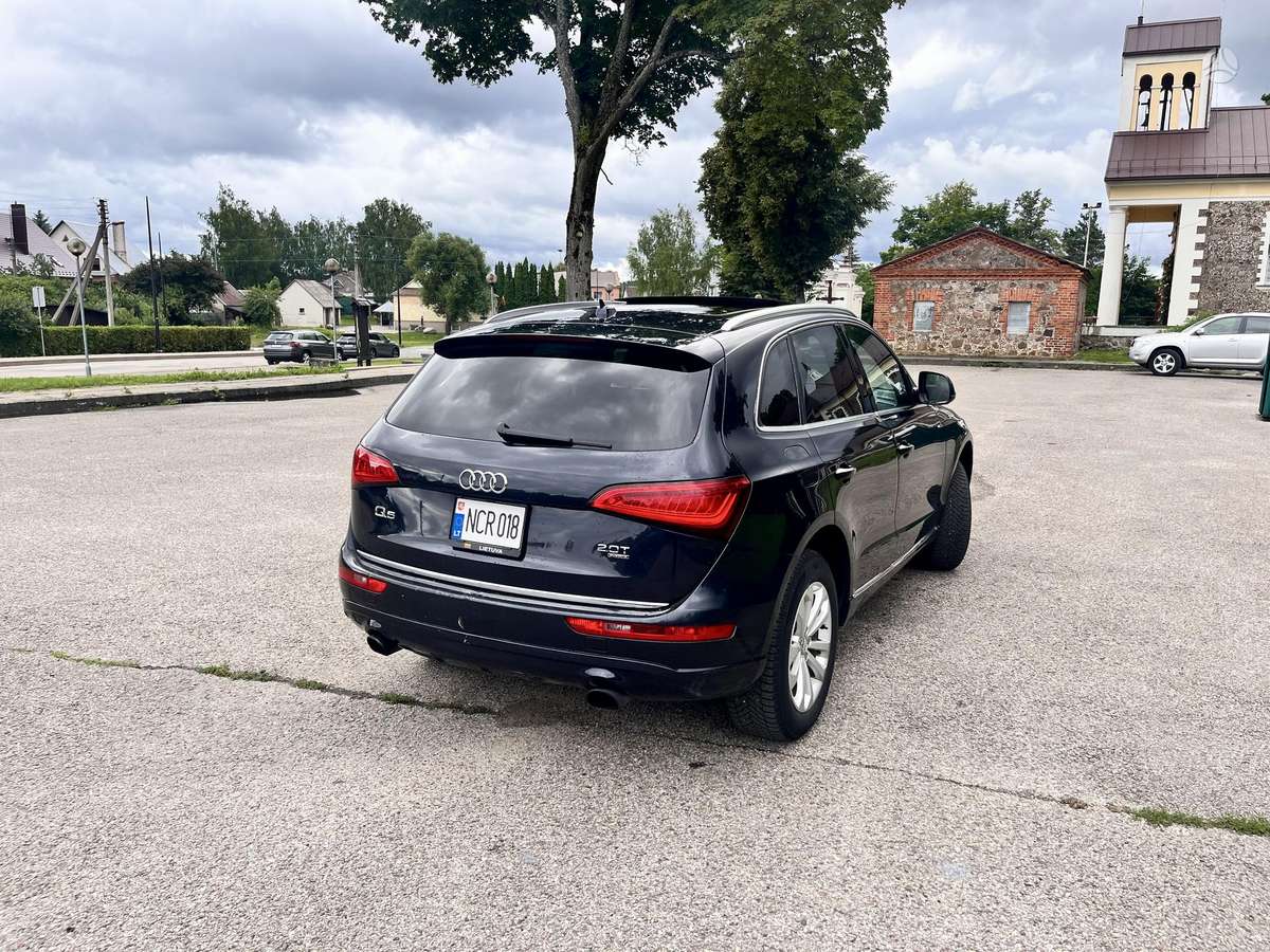 Audi Q5, 2.0 l., off-road / crossover