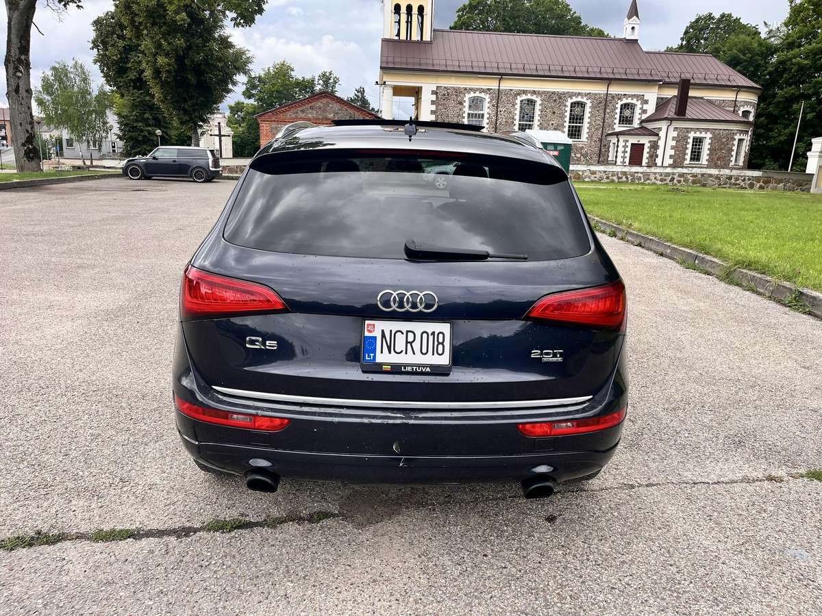 Audi Q5, 2.0 l., off-road / crossover