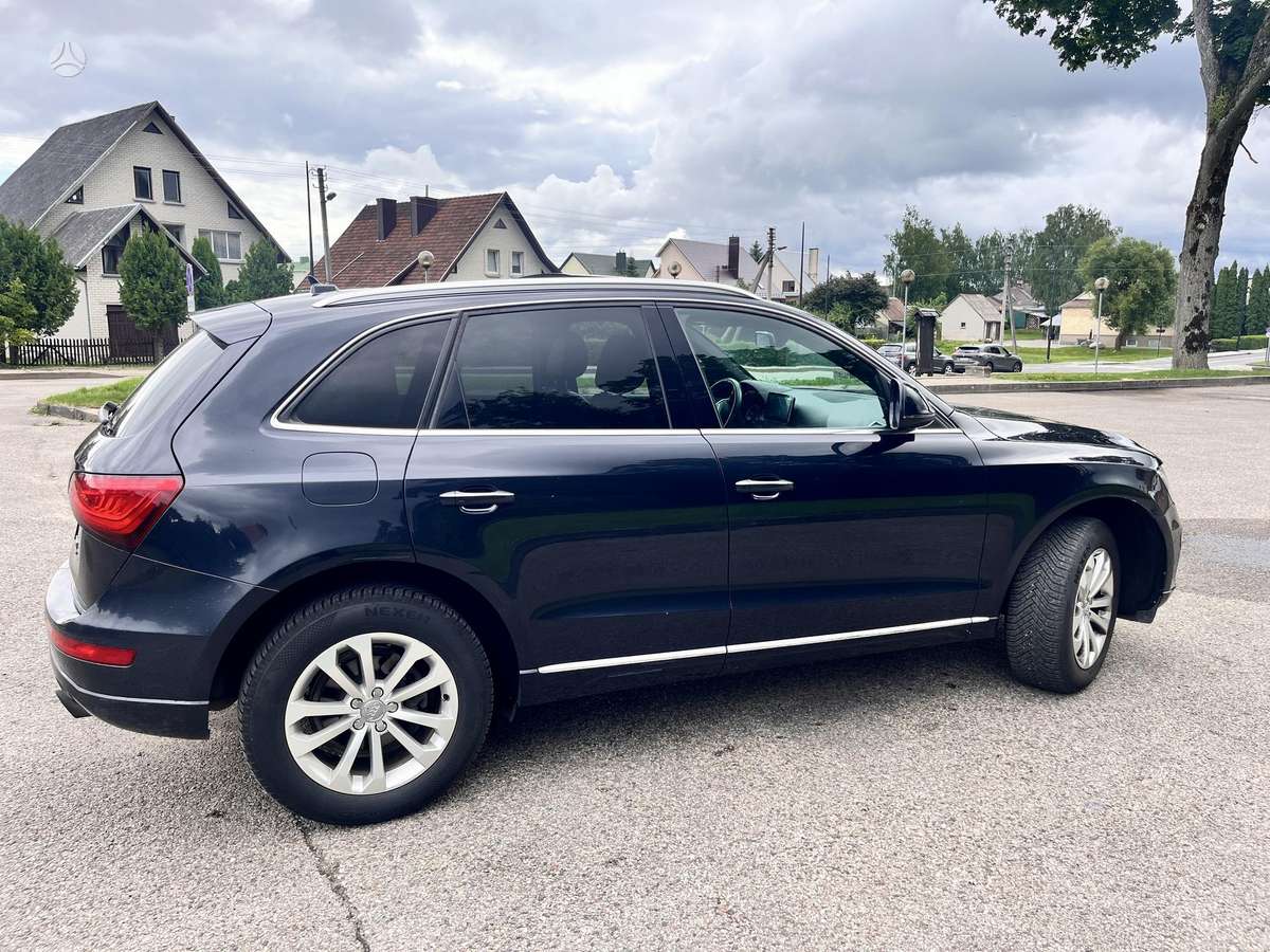 Audi Q5, 2.0 l., off-road / crossover