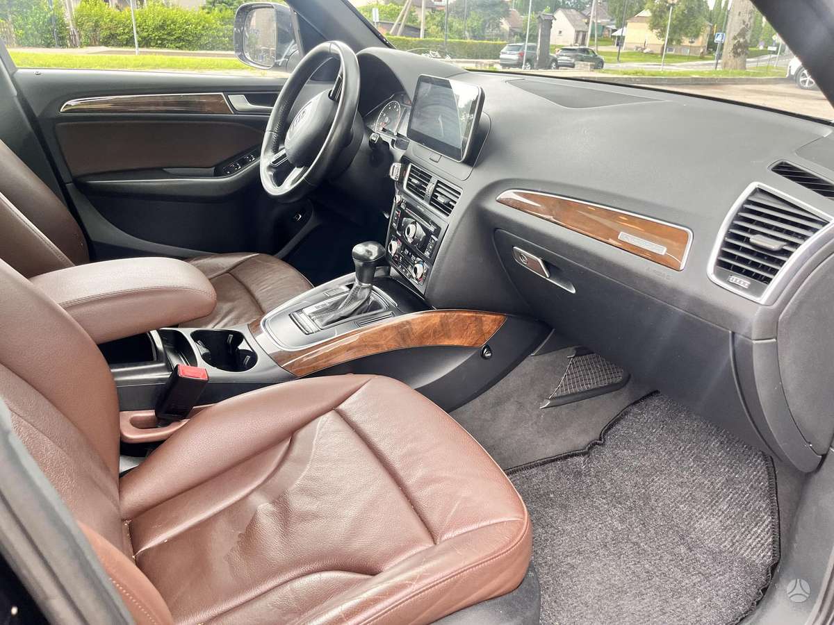 Audi Q5, 2.0 l., off-road / crossover