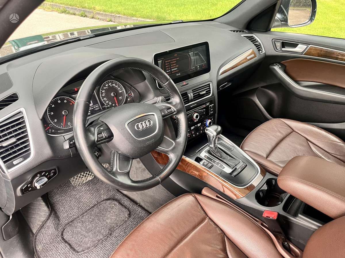 Audi Q5, 2.0 l., off-road / crossover