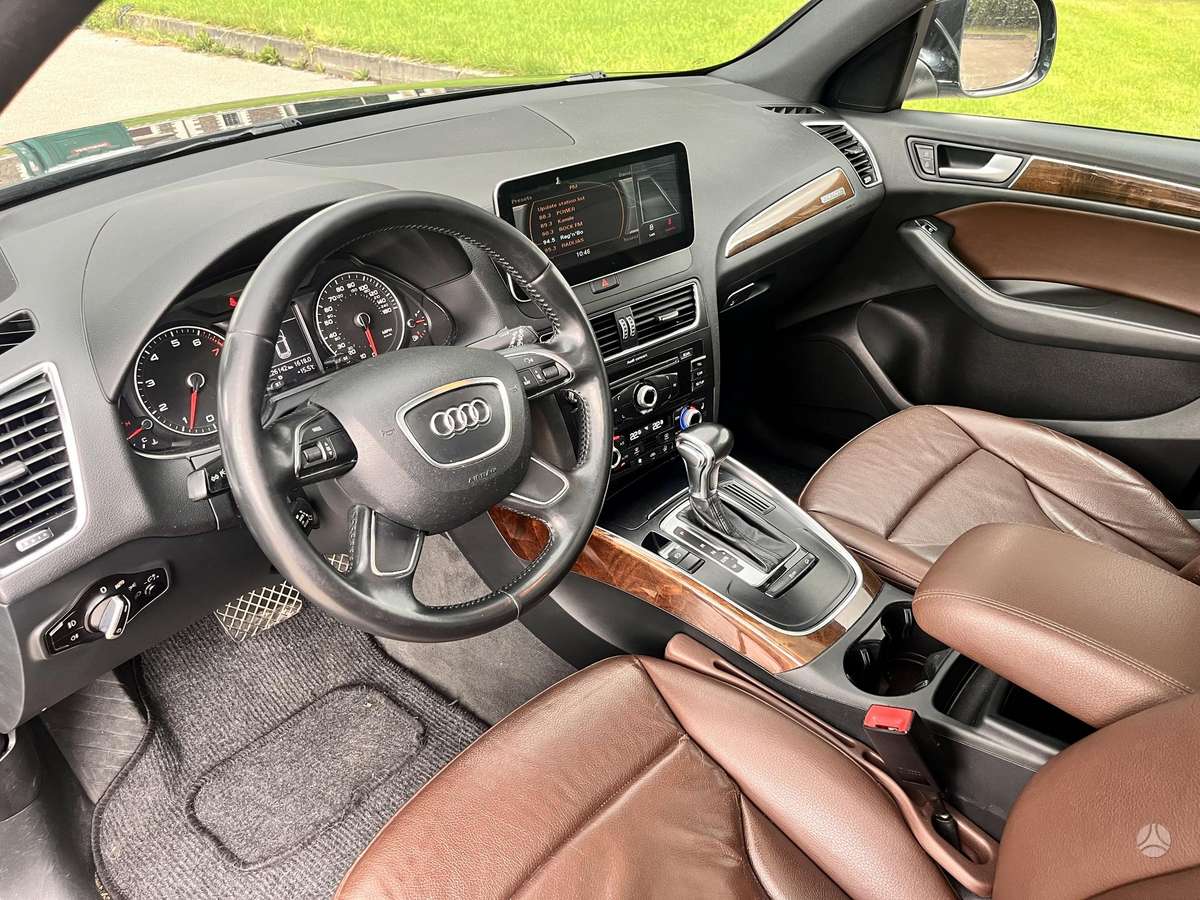 Audi Q5, 2.0 l., off-road / crossover