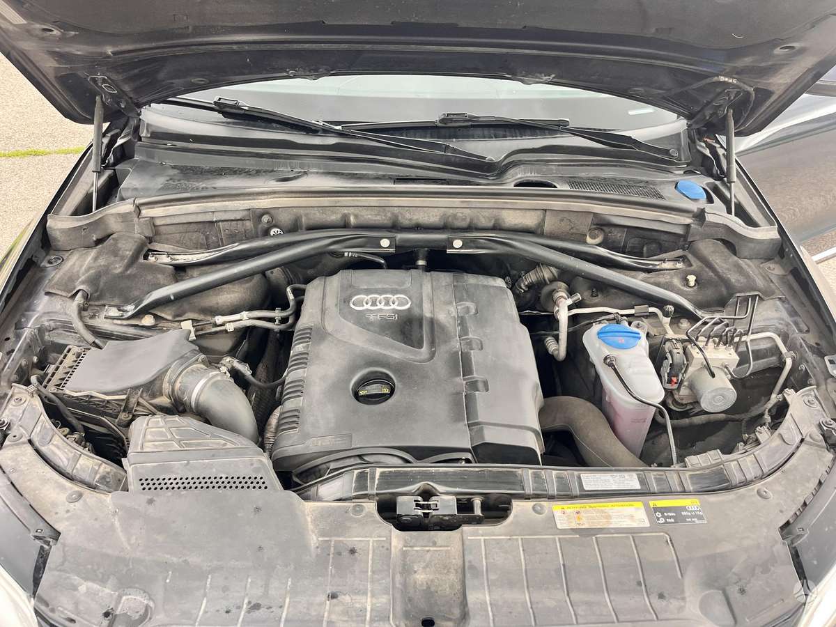 Audi Q5, 2.0 l., off-road / crossover