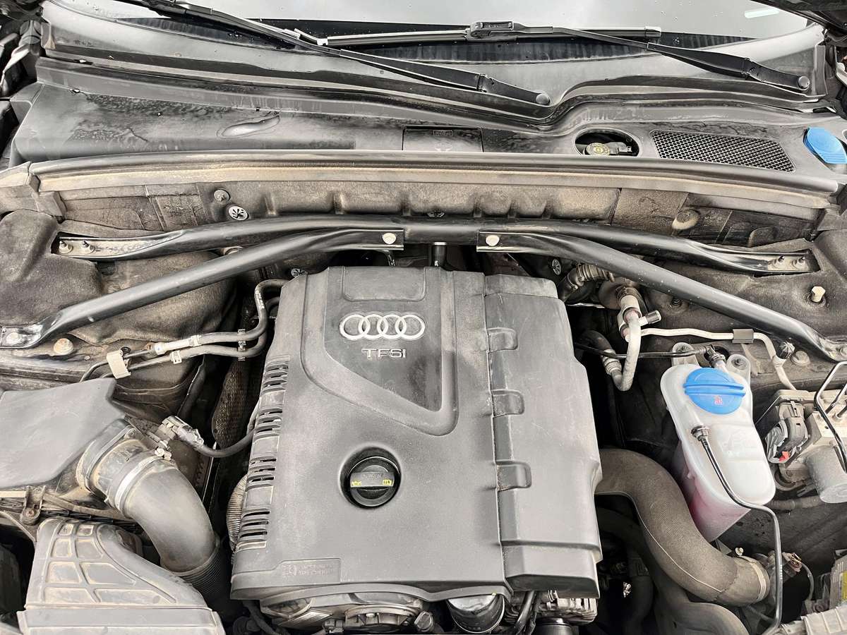 Audi Q5, 2.0 l., off-road / crossover